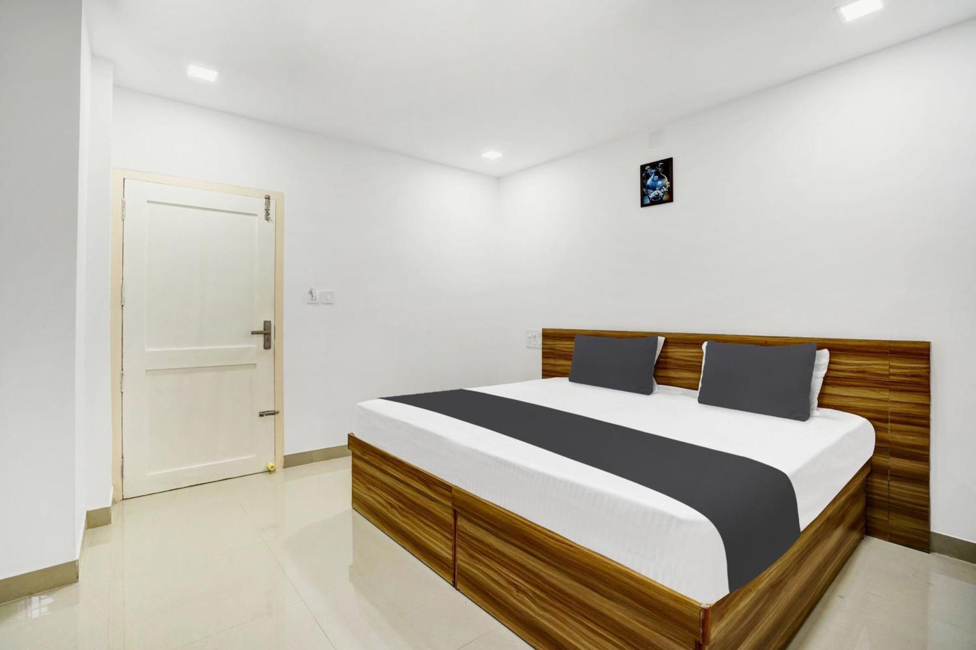 Hotel O Grand Parassini Pappinisseri Экстерьер фото