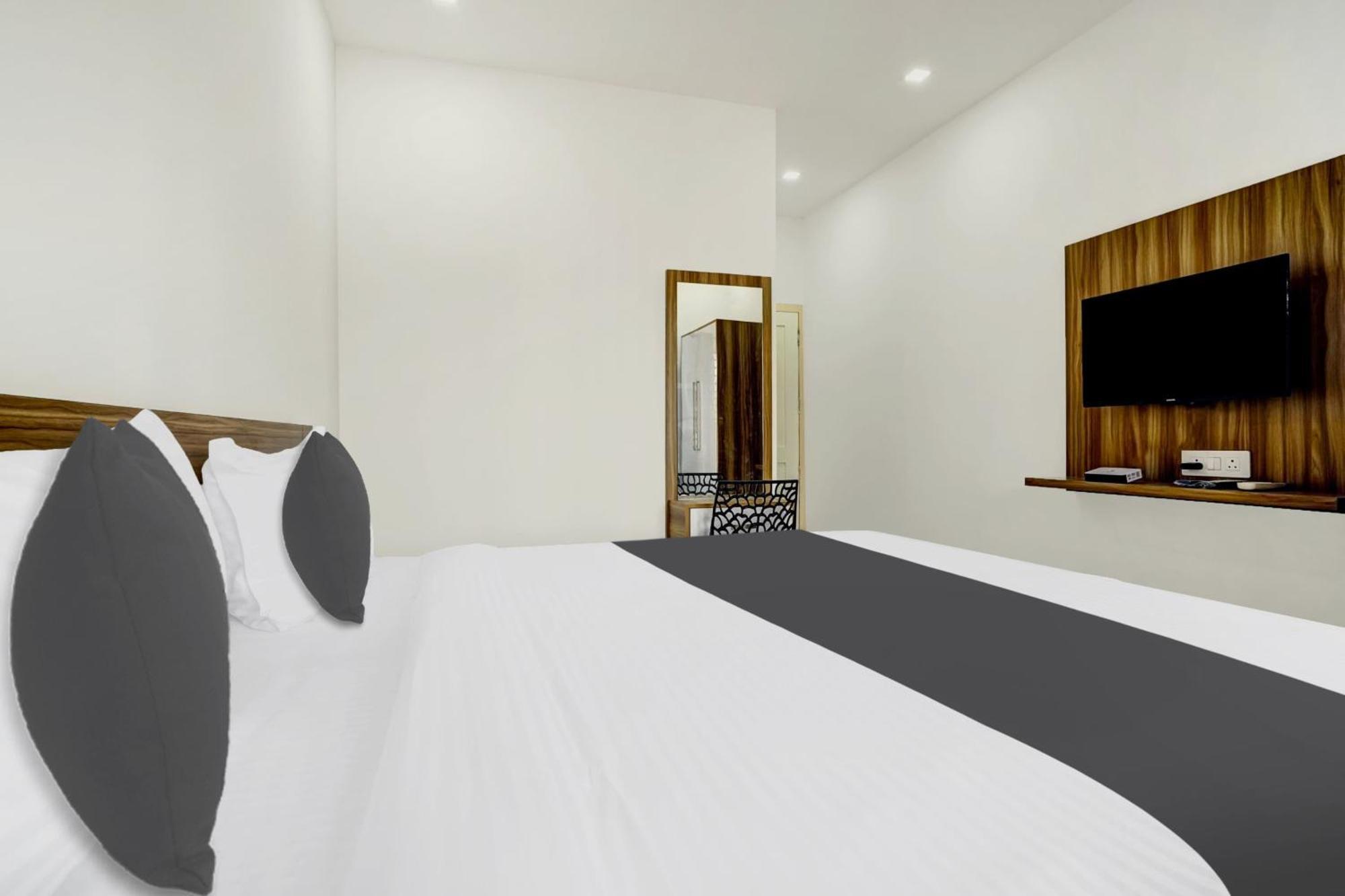 Hotel O Grand Parassini Pappinisseri Экстерьер фото